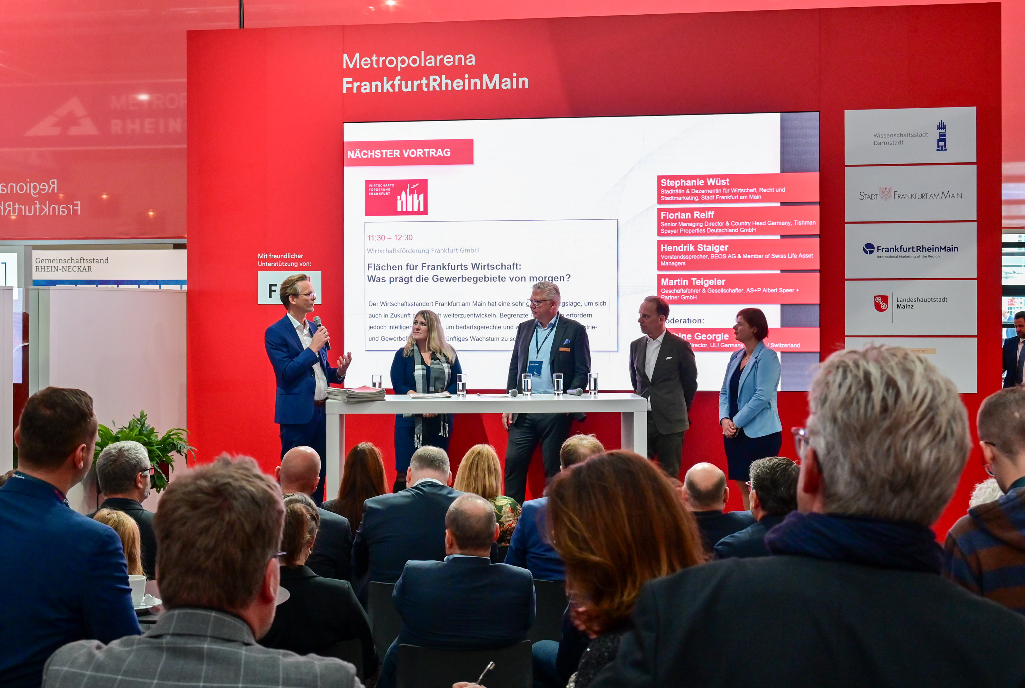 [Translate to English:] Diskussionspanel auf der Expo Real 2024